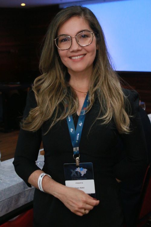 Dra. Viviane Ruffeil Teixeira Pereira